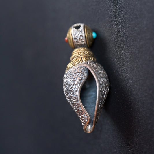Tibetan Silver Buddha Conch Pendant